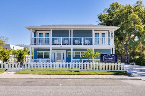 Downtown Dunedin House | Downtown Dunedin Tiny Home w/Pool