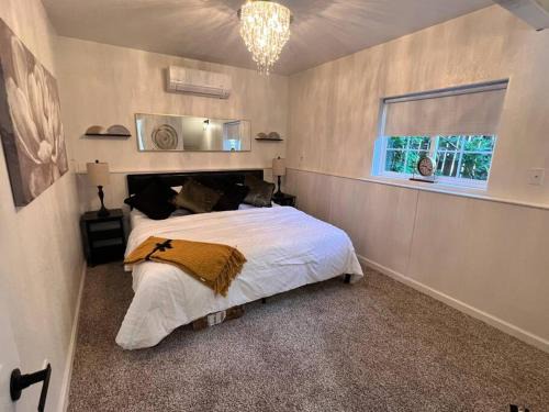 Casper Apartment | Downtown Garden Escape