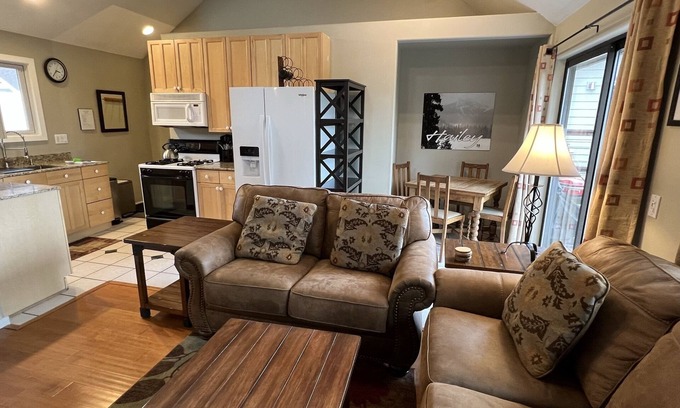Hailey Apartment | Downtown Hailey - Cozy, quiet, close to everything, comfy deck, gas grill