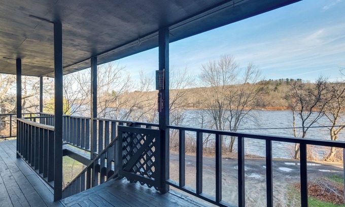 Hallowell Apartment | Downtown Hallowell Retreat w/Water Views!