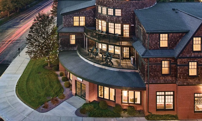 The Point Condo | Downtown Harbor Resort/Boat Show/Parking/Pool/Hot Tub/BBQ! Wyndham Long Wharf