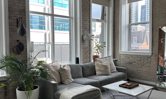 Niagara Condo | Downtown heritage brick loft with 16' ceilings