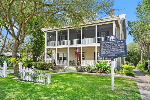 Green Cove Springs House | Downtown Historic Victorian Steps to Clay Theatre