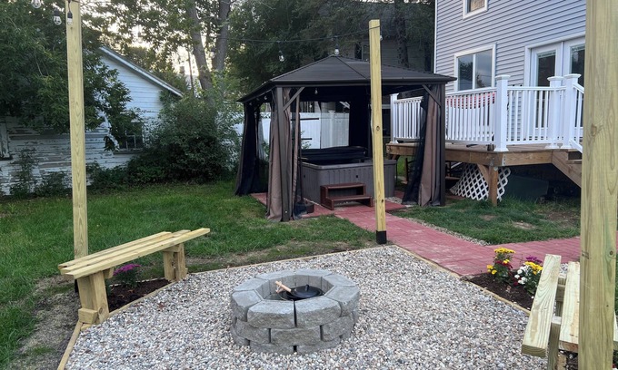 Keene House | Downtown Hot Tub Escape