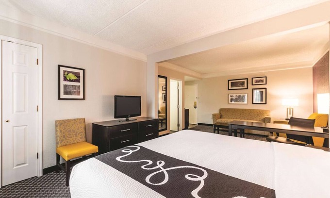 San Antonio House | Downtown King Studio Getaway, Pet-Welcome, Near Hemisfair Plaza
