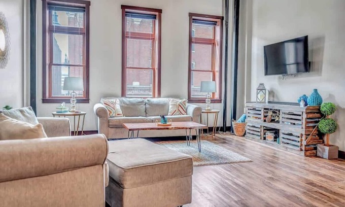 Historic Downtown La Crosse Apartment | Downtown La Crosse Modern Flat