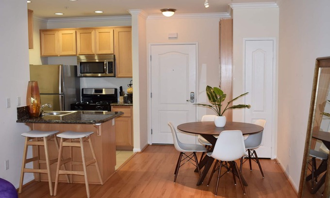 Chinatown Apartment | Downtown LA Dodger Stadium double queen suite