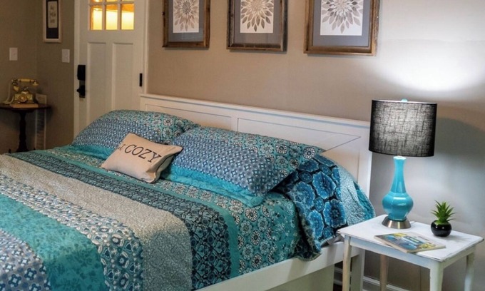 Lancaster Apartment | DOWNTOWN Lancaster Studio Apartment! “Modern Meets Vintage.”