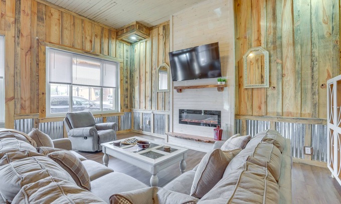 Lineville Apartment | Downtown Lineville Vacation Rental ~ 10 Mi to Lake