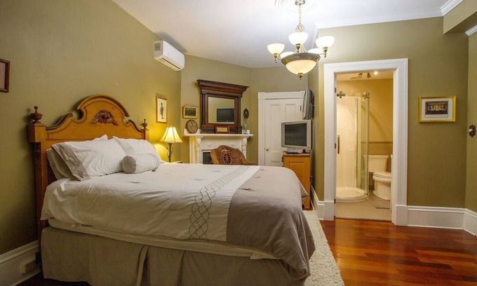 Queens Apartment | Downtown Liverpool elegant suite, antiques, wood floors, in historic Queen Anne