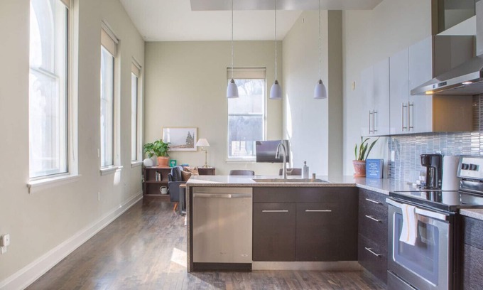 East Town Apartment | Downtown Luxury 1BR Loft