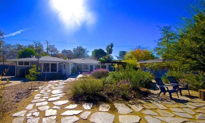 Ojai House | Downtown Mid-Century Modern w/Bocce, Views and Hot Tub and gardens ,