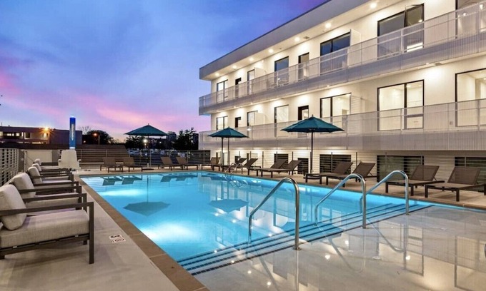 Eighth Avenue Condo | Downtown Nashville/Gulch Luxury Condo- Sleeps 6