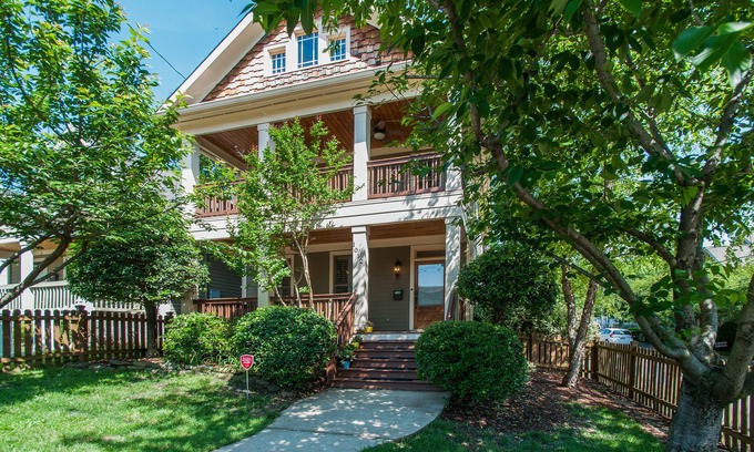 Hope Gardens House | *Downtown Oasis* - Convenient to EVERYTHING - Minutes to Downtown - Pvt Parking!