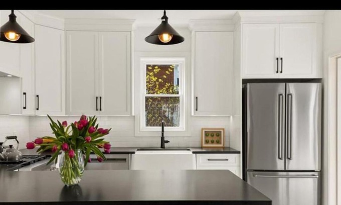 Prince Edward House | Downtown Picton 3 bedroom