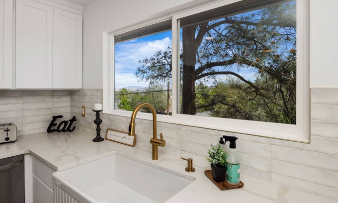 Prescott House | Downtown Prescott Hillside Retreat