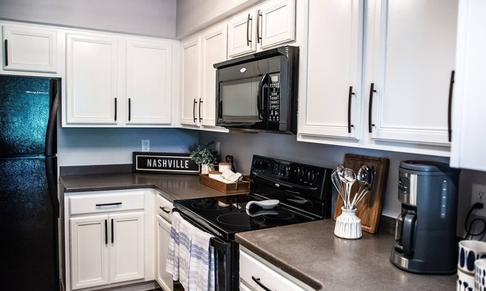 North Capitol Condo | Downtown Riverview Condo- Walk to Broadway, Titans Stadium