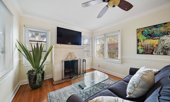 Sunshine Park House | Downtown Tropical Oasis!