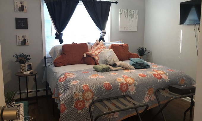 Peekskill House | Downtown Unique GuestSuite 3bedrooms Allergy-friendly 100% organic products