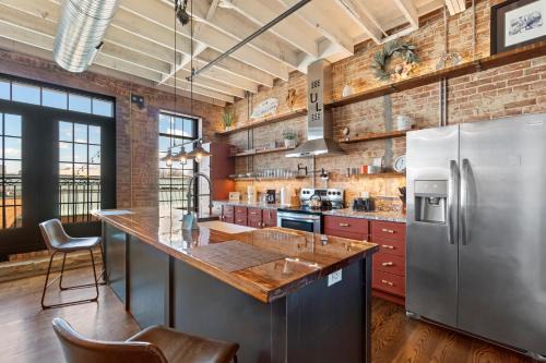 Perryville Apartment | Downtown Urban Loft above Restaurant #7