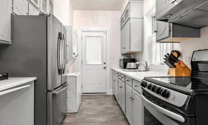 Kingston Apartment | Downtown Victorian townhouse
