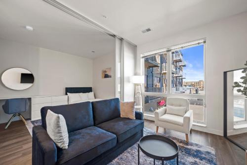Fifth Ward Apartment | Downtown View Near Lake Michigan Plaza Black