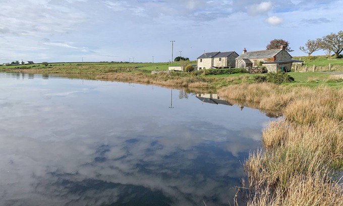 St. Neot Cottage | DOZMARY POOL BARN, pet friendly, country holiday cottage in Altarnun