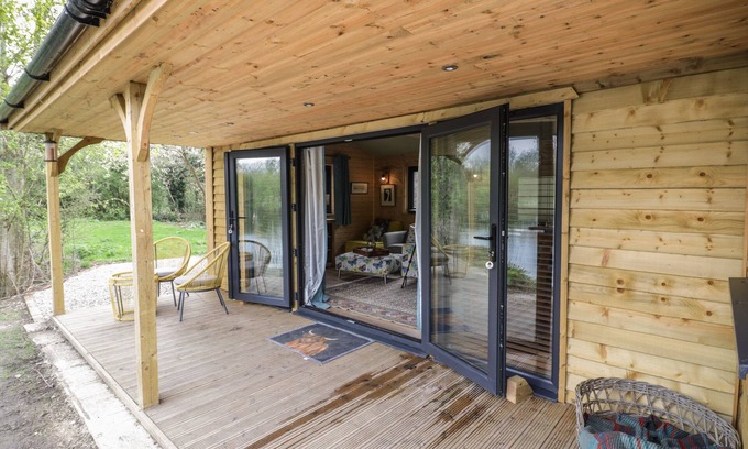 Frankton Cottage | Dragonfly