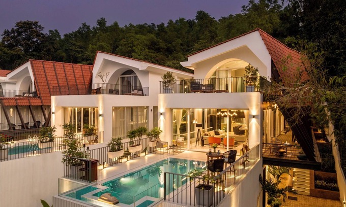 Siolim Villa | Dream - 4 BHK Villa w/Infinity Pool & Bathtub