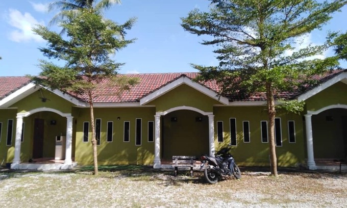Kampung Kedawang Hotel | Dream Cube is only about 6 mins ride to Cenang Beach and Tengah Beach.