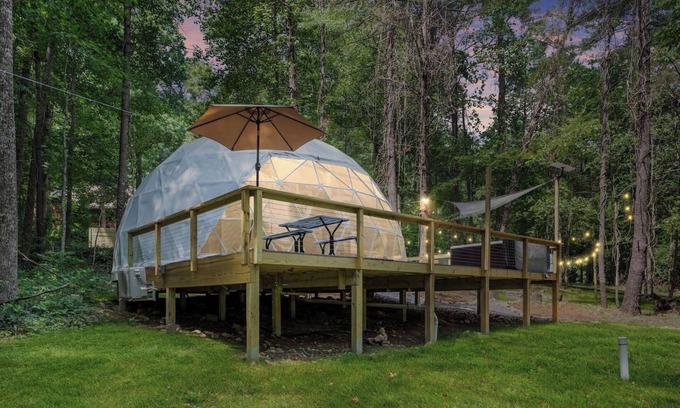 Luray House | Dream Dome - Romantic Retreat + Wifi A/C + Hot Tub
