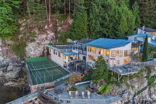 Vancouver Villa | Dream House -Water Lily
