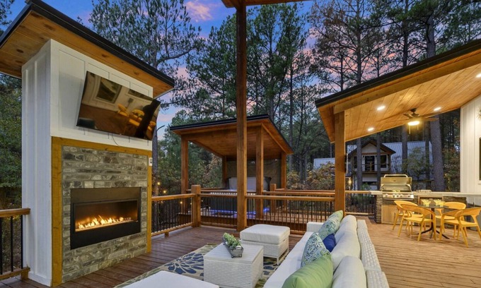 Pickens Cabin | Dream Patio/ Hot Tub/ Modern - Moonlight Sonata
