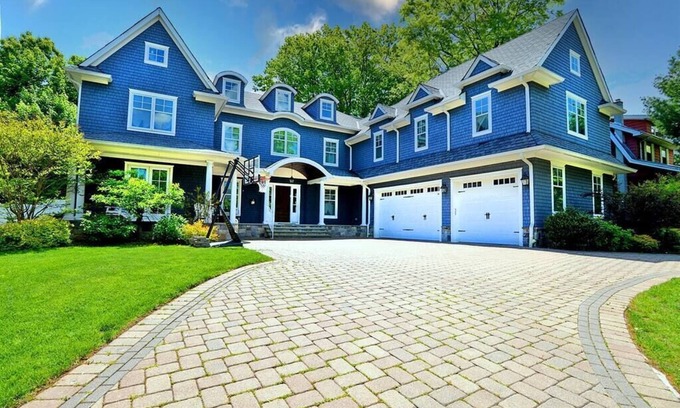 Teaneck House | Dream Summer Vacation Home in Teaneck NJ