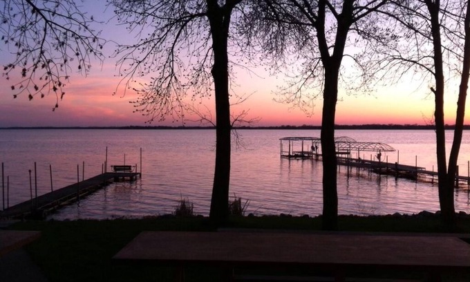 Osakis House | Dream sunsets from this two bedroom lakeside cabin