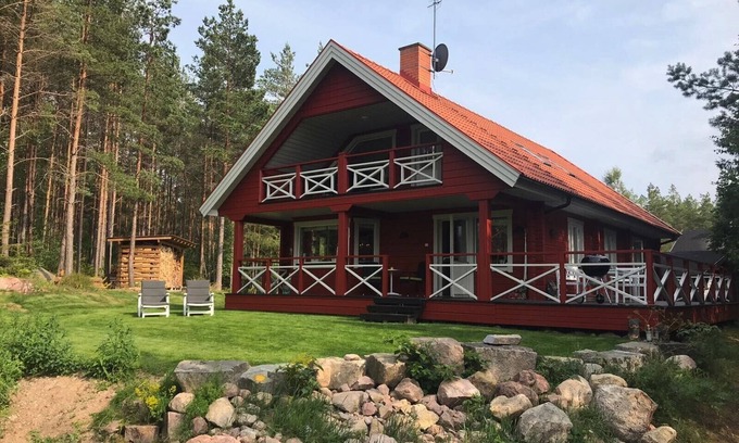 Nybro House | Dream vacation on the lake with sauna, open fire, boat, fiber optic connection, sun deck
