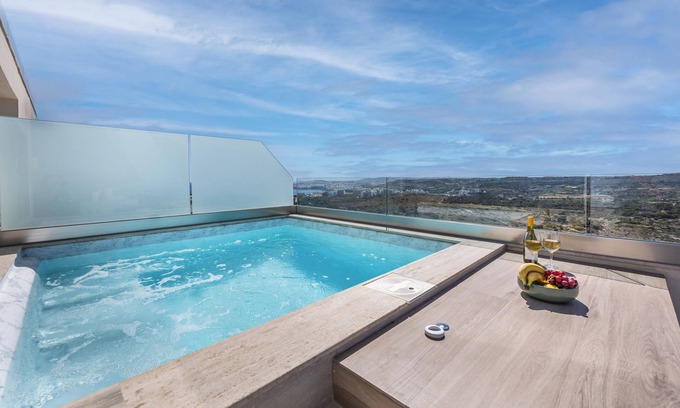 Mellieha Apartment | Dream Vacation with Private Pool BBQ and breathtaking sunrise and sunset views