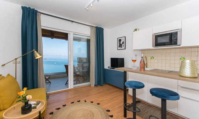 Zupa dubrovacka Apartment | Dreamhouse Soline Sea View, Pool and Jacuzzi Yellow Apartment