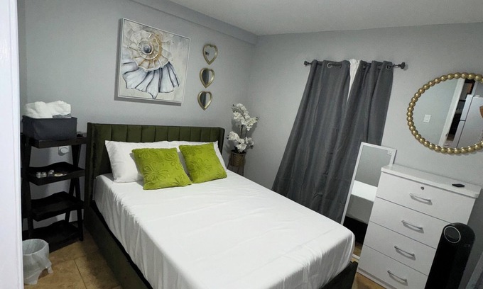 Central Islip Apartment | Dreamstay Guest house in Central Islip private entrance