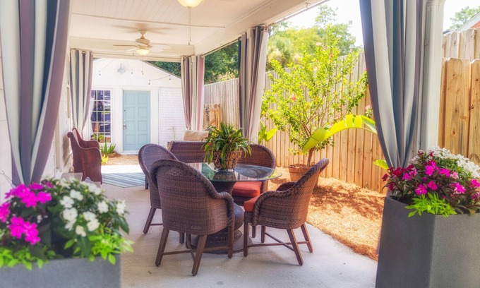 St. Marys Cottage | DREAMWOOD - a historic district Designer's Cottage with private courtyard
