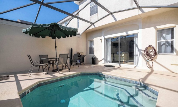Bellavida House | Dreamy 4BR Townhome Pool, BBQ Near Disney!