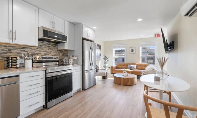 Herndon Apartment | Dreamy Apartment in Downtown, 1 BDR, Kitchen, Luxury Bath, Walk to Shops and Entertainment
