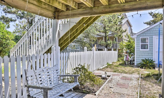 Nags Head Apartment | Dreamy, Coastal Studio Paradise with Hot Tub!