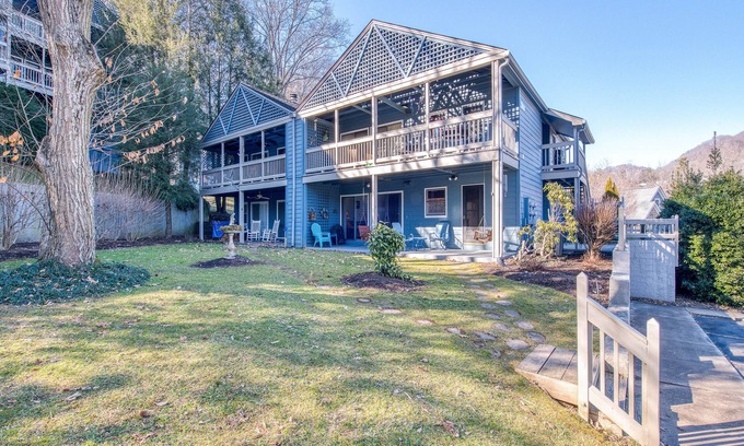 Lake Junaluska Condo | Dreamy Condo Near the Lake W/Shared Pool, Furnished Patio & Free WiFi