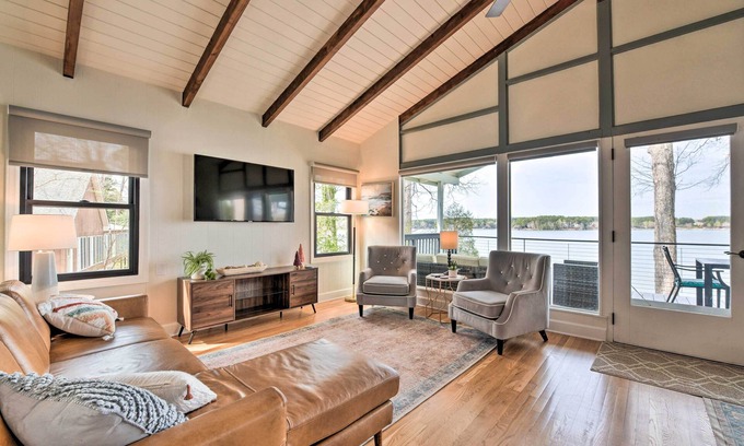 Troutman Cottage | Dreamy Lake Norman Cottage w/Panoramic Lake Views