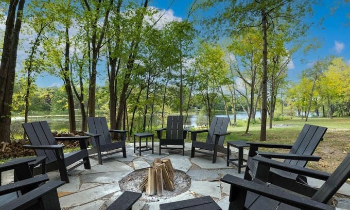 Inver Grove Heights House | Dreamy Lake Home with Huge Private Yard