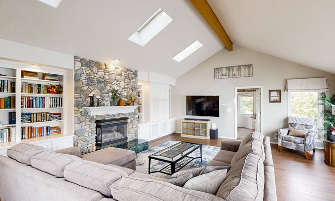 Hayden View Estates House | Dreamy lakefront gem with dock, water frontage, large deck & fast WiFi