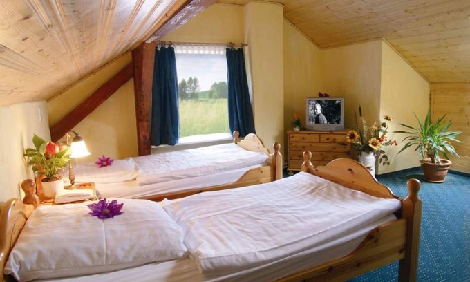 Kallinchen Apartment | Dreibettzimmer mit Dusche und WC