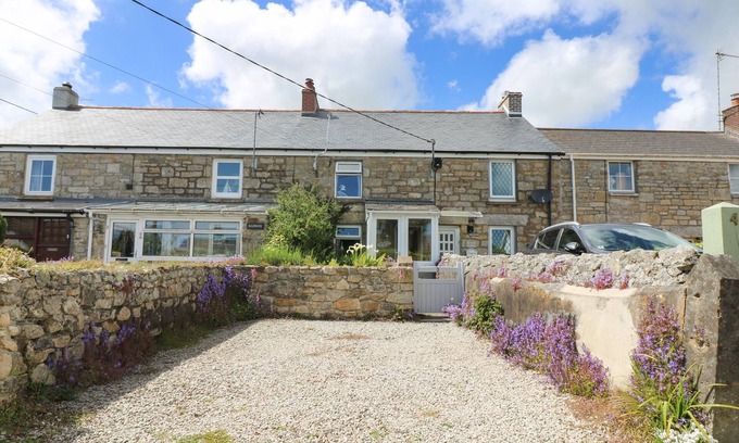 Saint Erth Praze Cottage | DRIFTWOOD COTTAGE, family friendly, with open fire in Helston