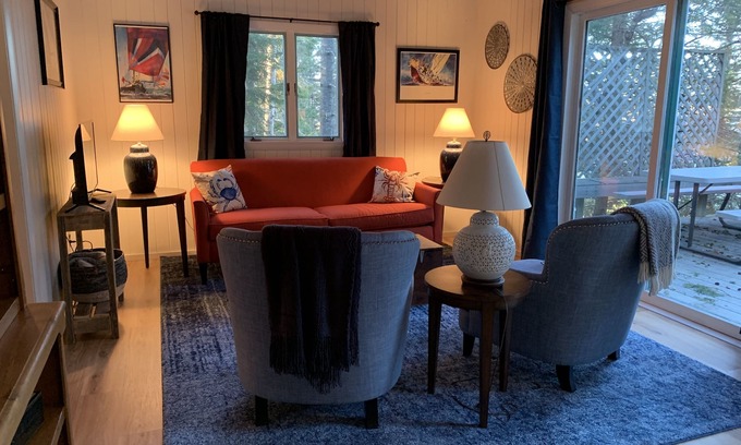 Bernard House | Driftwood Cottage-on the shore overlooking BassHbr 󰀃